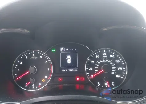 2018 Kia Forte Lx z USA, uszkodzony, nr VIN 3KPFL4A7XJE179273